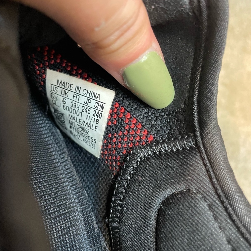 MENS YEEZY BOOST 350 BLACK SHOES SIZE 6.5​​​​​​​​ - Picture 5 of 10